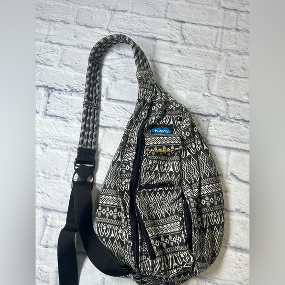 Kavu Geometric Black and White Sling Backpack. Cabincore. Hiking. Outdoors. - Picture 1 of 9